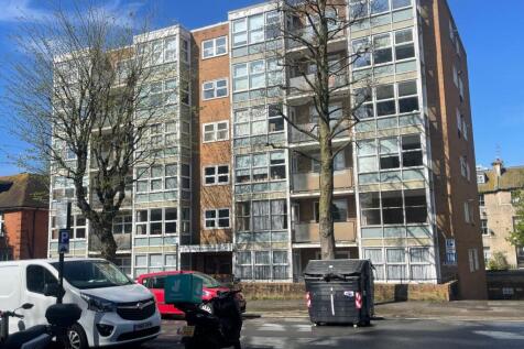 The Drive, Hove, East Sussex, BN3 2 bed flat for sale