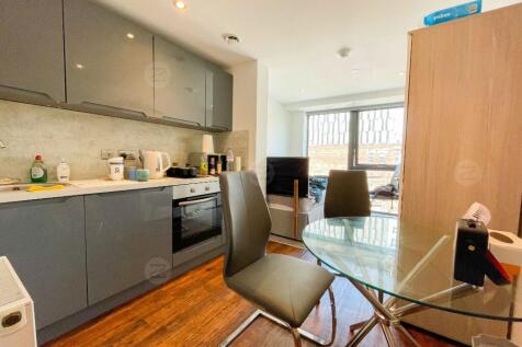 Studio flat for sale