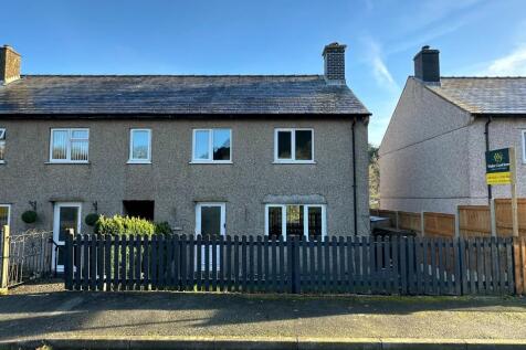 6 Lawnt Y Plas, Dinas Mawddwy, SY20 9JB 3 bed terraced house for sale