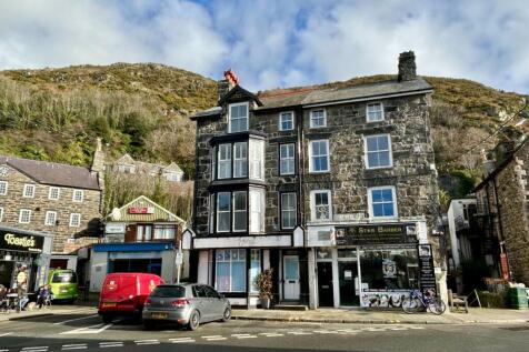 Glan Y Werydd Shop, Flat 2 & 3, High... Studio for sale