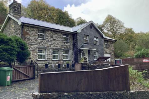 Penrhiw, Maentwrog, LL41 4HU 3 bed detached house for sale