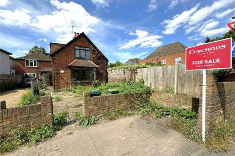 Russell Road, Shepperton, Surrey 2 bed detached house for sale