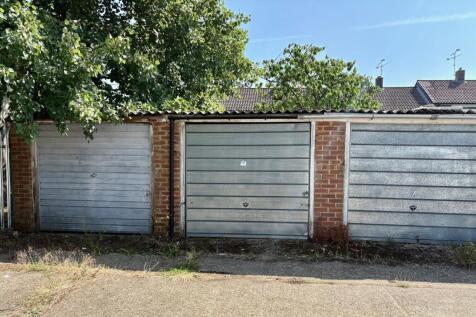 Anneforde Place, Bracknell, Berkshire Garage for sale