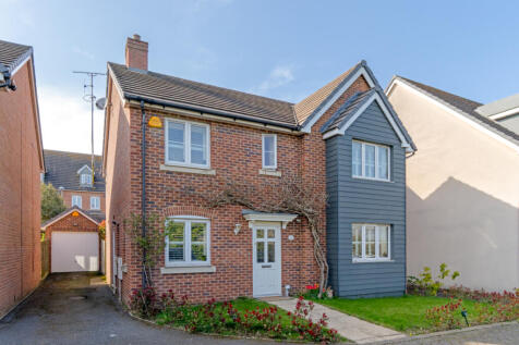Saffron Crescent, Hertfordshire CM21 4 bed detached house for sale