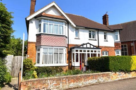 4 bedroom semi-detached house for sale