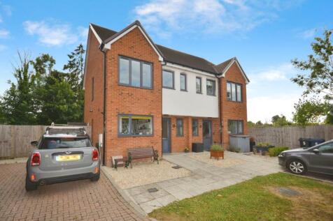 2 bedroom semi-detached house for sale