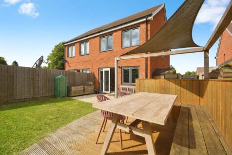 2 bedroom semi-detached house for sale