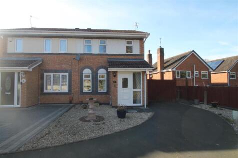3 bedroom semi-detached house for sale