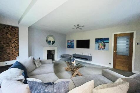 Back Lane, Bradford BD13 3 bed detached house for sale