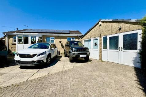 Elliot Court, Bradford BD13 2 bed detached bungalow for sale
