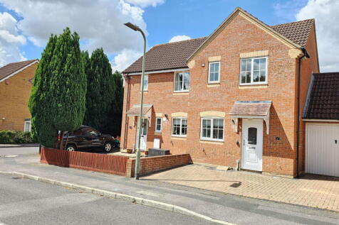 2 bedroom semi-detached house for sale