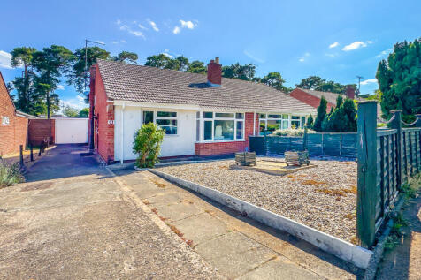 Moulton Avenue, Kentford, Newmarket... 2 bed semi