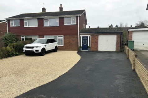 3 bedroom semi-detached house for sale