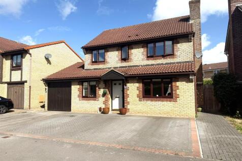 Fox Croft Walk, Chippenham 4 bed detached house for sale