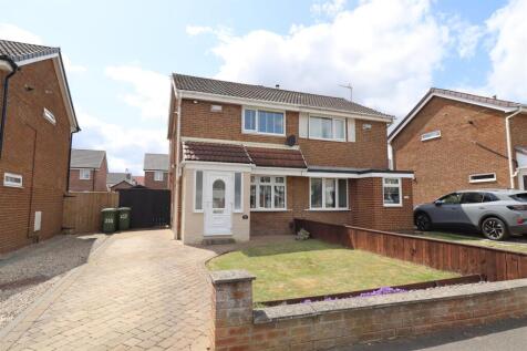 Surbiton Road, Fairfield, TS19 7SF 2 bed semi