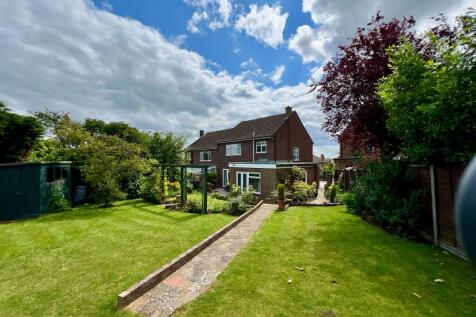 Briscoe Close, Hoddesdon EN11 3 bed semi