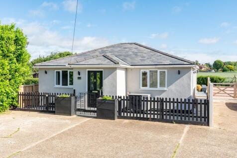Widford Road, Ware SG12 3 bed detached bungalow for sale