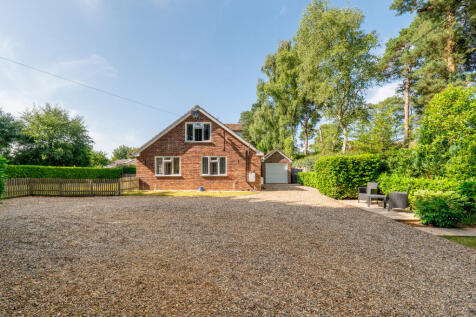 4 bedroom detached bungalow for sale