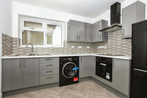 6 bedroom semi-detached house for sale