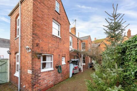 4 bedroom semi-detached house for sale