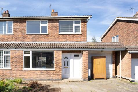 3 bedroom semi-detached house for sale