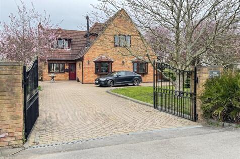 Elm Road, Bowers Gifford 4 bed detached house for sale