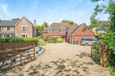 6 bedroom detached house for sale