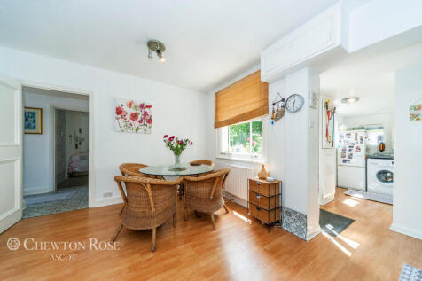 Pembroke Mews, ASCOT 2 bed bungalow for sale