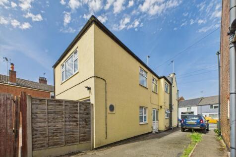 3 bedroom flat for sale