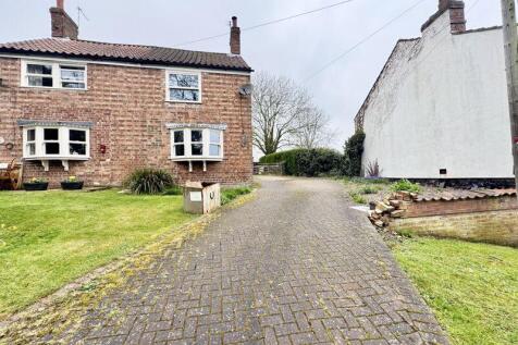 2 bedroom semi-detached house for sale