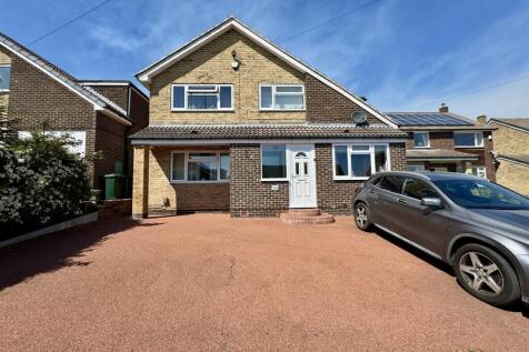 Dartmouth Avenue, Almondbury... 3 bed detached house for sale