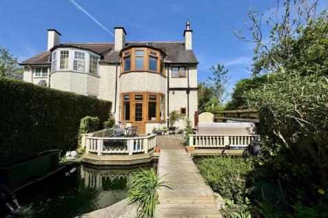 Long Lane, Dalton, Huddersfield, HD5 9LL 4 bed semi