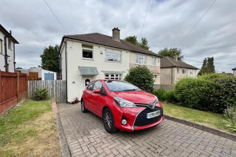 Southfield Road, Almondbury... 3 bed semi