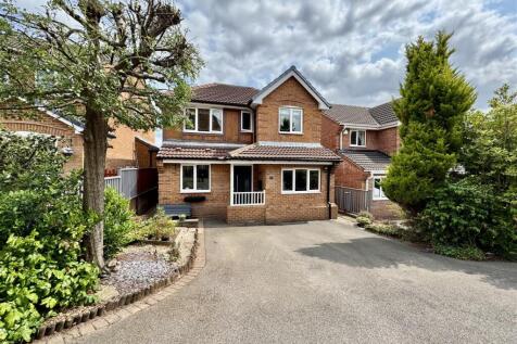 Robsons Drive, Dalton, Huddersfield... 4 bed detached house for sale