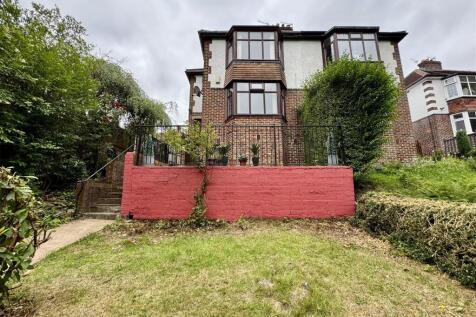 Somerset Road, Almondbury... 3 bed semi