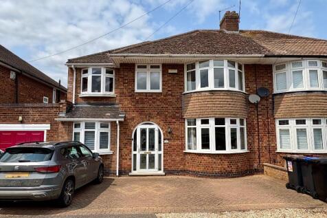 5 bedroom semi-detached house for sale