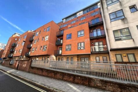 Lower Canal Walk, Southampton... 1 bed flat for sale