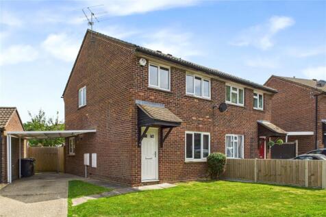 Stratfield Avenue, Tadley, Hampshire... 3 bed semi