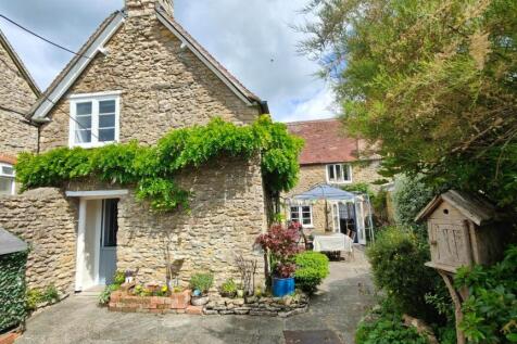 High Street, Milborne Port, Sherborne 3 bed cottage for sale