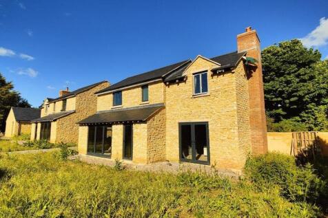 Bristol Road, Sherborne 3 bed detached house for sale