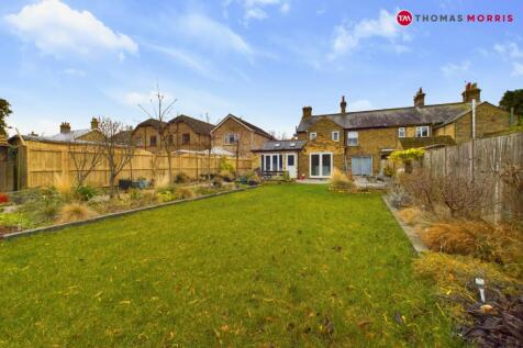 High Street, Huntingdon PE28 4 bed semi