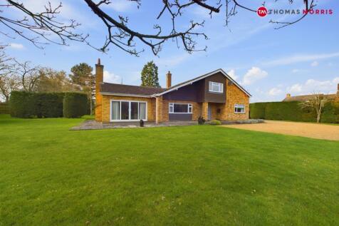 Mill End Close, Huntingdon PE28 4 bed detached house for sale