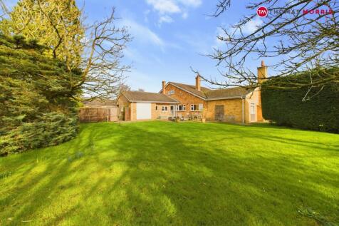 Mill End Close, Huntingdon PE28 4 bed detached house for sale