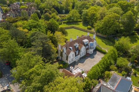 Sandown Road, Sandwich, Kent, CT13 14 bed detached house for sale