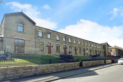 Bradford Road, West Yorkshire WF17 2 bed terraced house for sale
