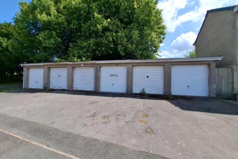 Garage in central Yatton location Garage for sale