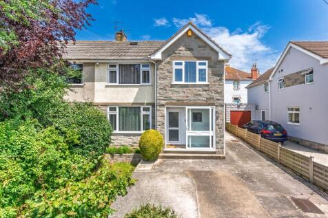 Three bedroom family home, presented... 3 bed semi