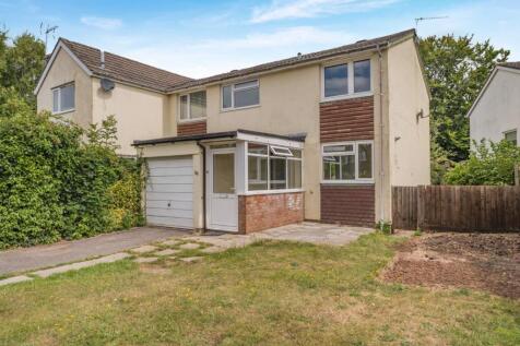 Three bedroom family home, situated... 3 bed semi