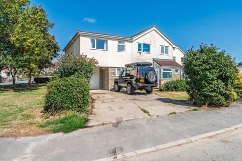 Substantial detached family home... 5 bed detached house for sale