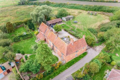 6 bedroom detached house for sale